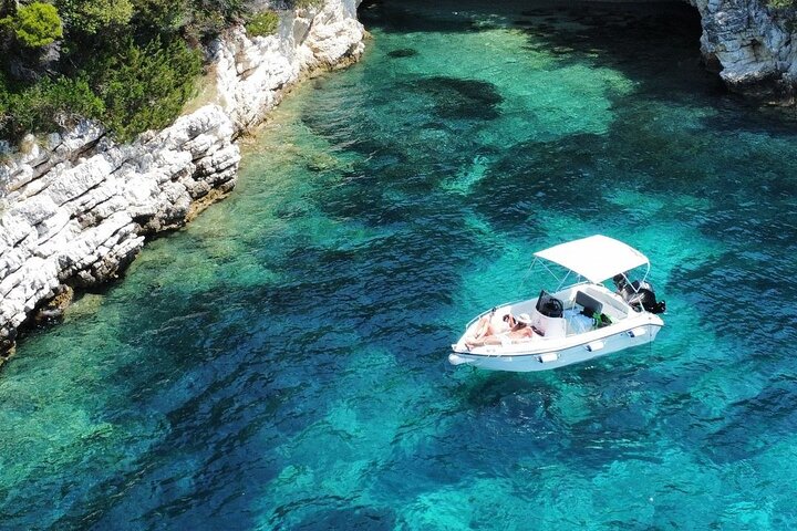 Soyez le capitaine d'un jour - Foneas Beach et Pirate's Bay