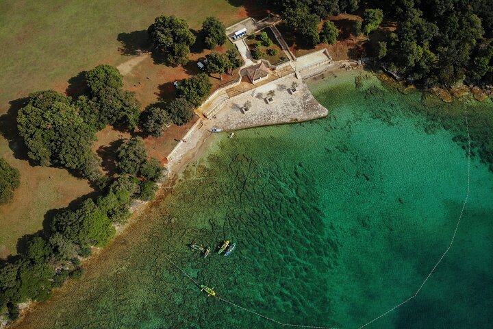 Tour in kayak di Brioni con biglietto per l'intera giornata Brioni incluso
