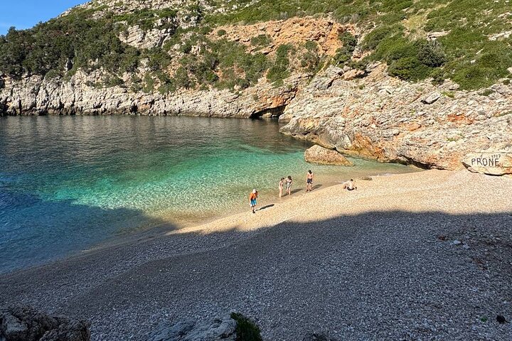 Panoramatur og snorkling i Haxhi Ali-grotten og Karaburun