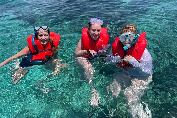 3 islands Tour with snorkelling ,Pigs, Turtles & beach club lunch