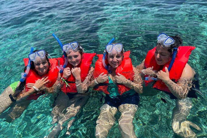 3 islands Tour with snorkelling ,Pigs, Turtles & beach club lunch