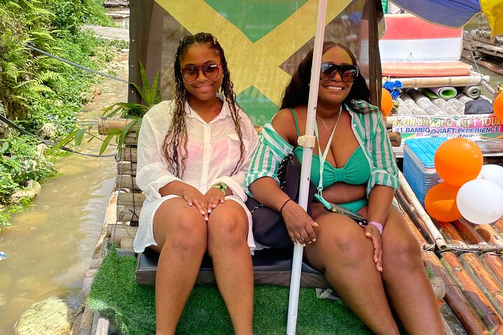 Montego Bay: Bamboo Rafting & Limestone Massage