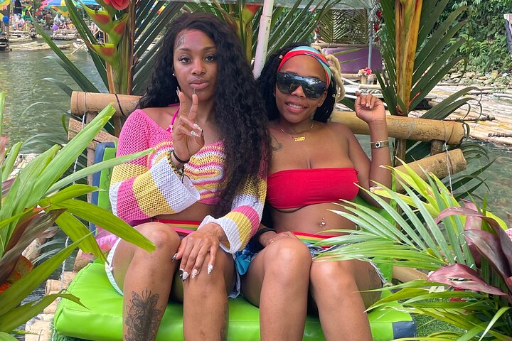 Montego Bay: Bamboo Rafting & Limestone Massage