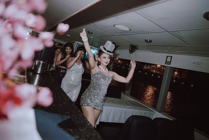 Bali Hai dinercruise bij zonsondergang met buffet en live entertainment