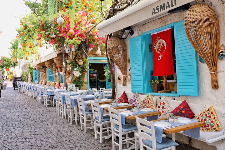 Alaçatı og Çeşme Chill Tour: Vibes, gater og snapshots