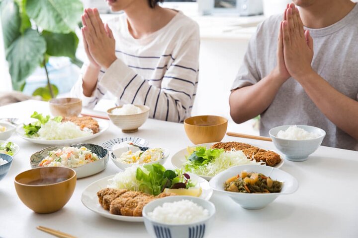 Chiyo Japansk och Koreansk restaurangmiddag med kattdansshow