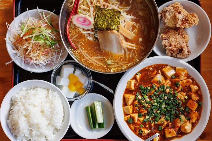 Chiyo Japansk och Koreansk restaurangmiddag med kattdansshow