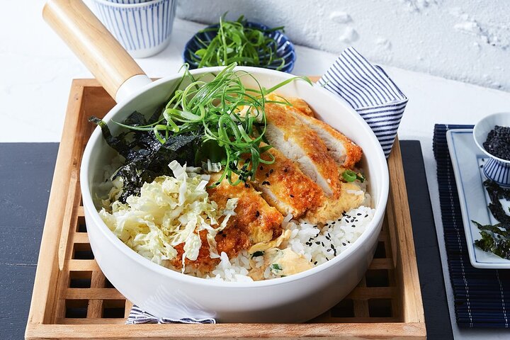 Chiyo Japansk och Koreansk restaurangmiddag med kattdansshow