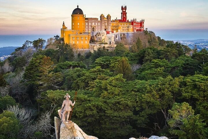 Sintra Private Tour med billetter: Pena Palace & Moorish Castle
