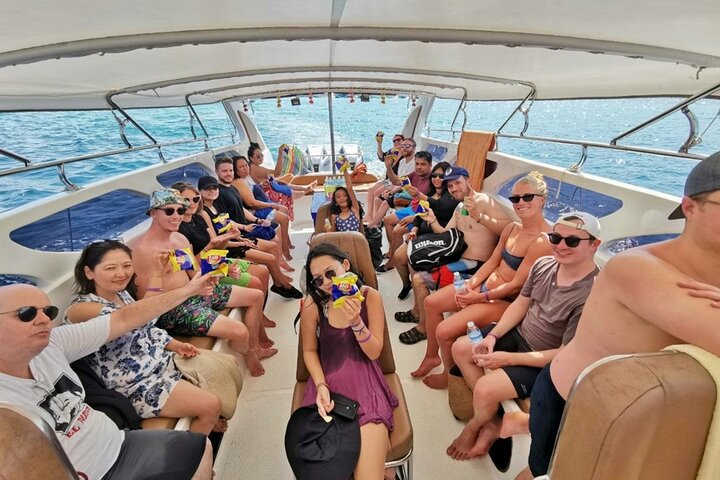 Phi Phi Early Bird & 4 Islands - Tagestour mit dem Schnellboot von Krabi