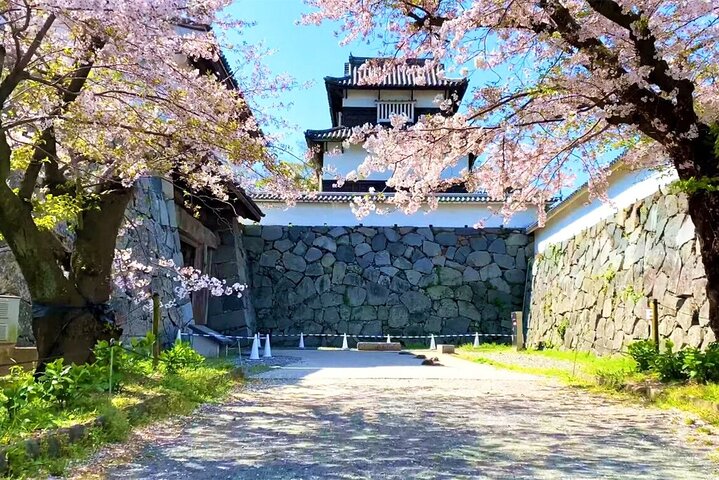 De Fukuoka Kyushu Itoshima Hidden Gems Day Tour