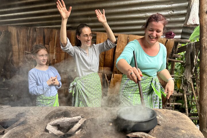 Tour del Kilimanjaro : Café, Cascada, Cuevas, almuerzo (Todo Incluido)