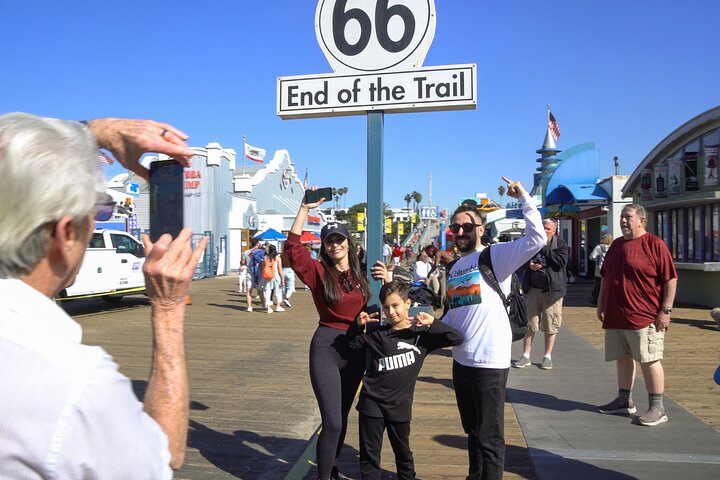 Best of Los Angeles Guided City Tour with 4 Stops and Free Time