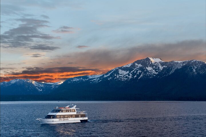 Crociera con degustazione di vini al tramonto a Lake Tahoe