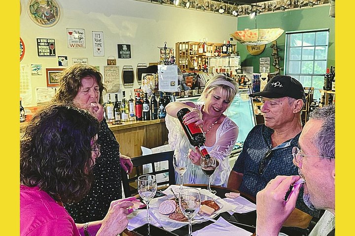 Tour Gastronómico Histórico de San Agustín en Carro Eléctrico con Recogida