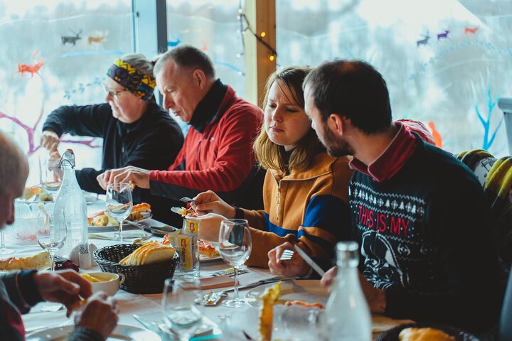 King Crab Safari og besøg et Snowhotel fra Saariselkä