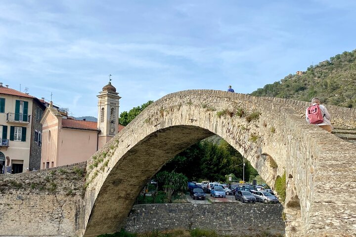 Ein Tag auf einer Vespa zwischen den ligurischen Dörfern der Riviera dei Fiori.