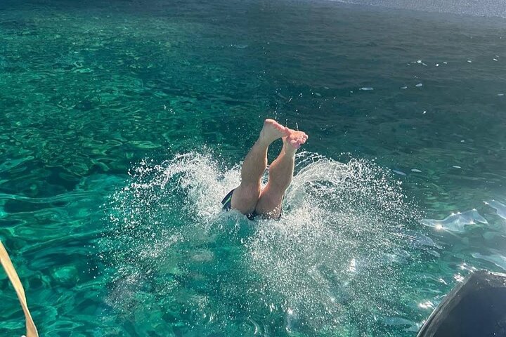 Tour privado con patrón Descubre Symi Spots en un viaje 4 horas