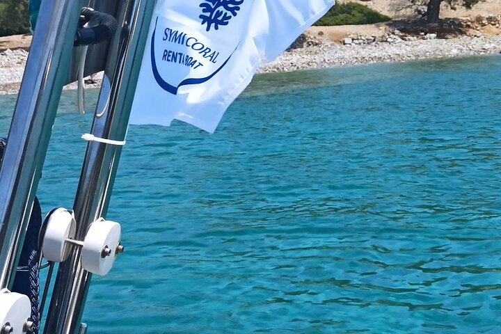 Tour privado con patrón Descubre Symi Spots en un viaje 4 horas