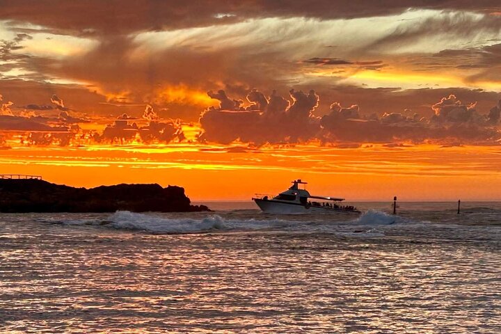 Croisière au coucher du soleil à Kalbarri le long des falaises côtières