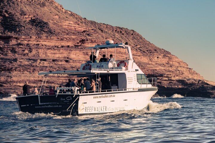 Croisière au coucher du soleil à Kalbarri le long des falaises côtières