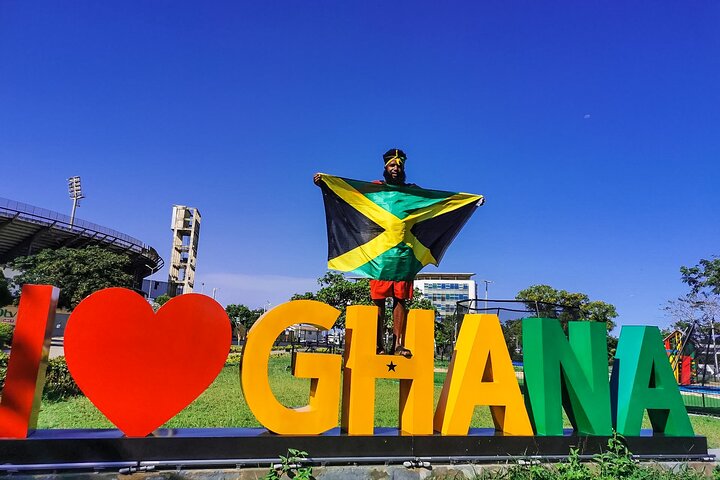Accra Guided City Tour: Cultural and Historical Experience