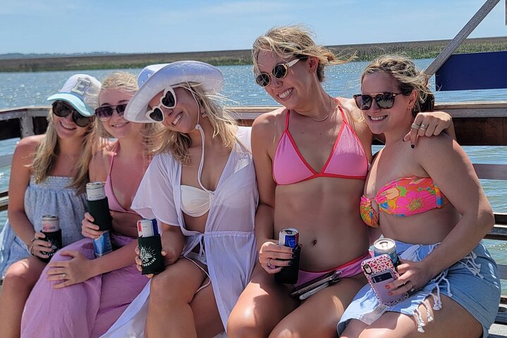 Privat Tiki Boat Beach från Tybee Island Simma och Chill