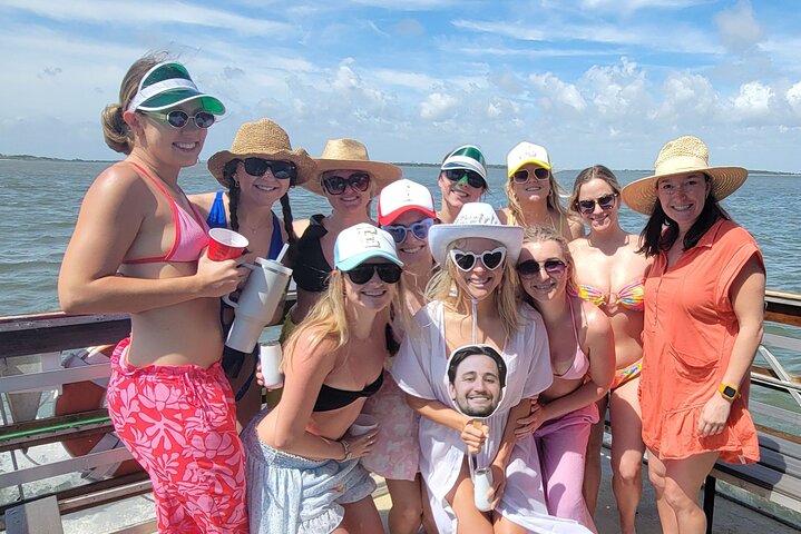 Privat Tiki Boat Beach från Tybee Island Simma och Chill