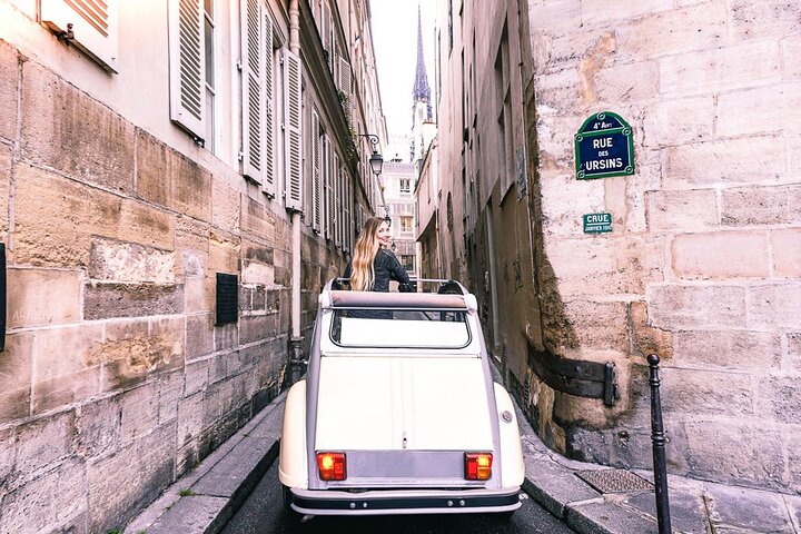 ¡Descubre París con estilo a bordo de un coche clásico francés Vintage!