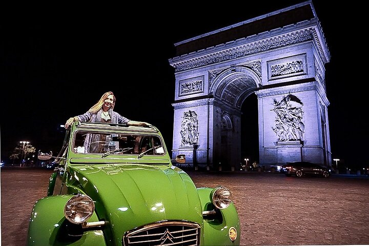 ¡Descubre París con estilo a bordo de un coche clásico francés Vintage!