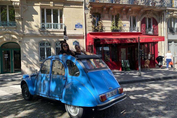 ¡Descubre París con estilo a bordo de un coche clásico francés Vintage!