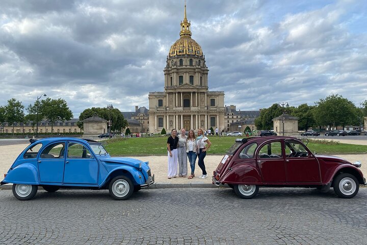 ¡Descubre París con estilo a bordo de un coche clásico francés Vintage!