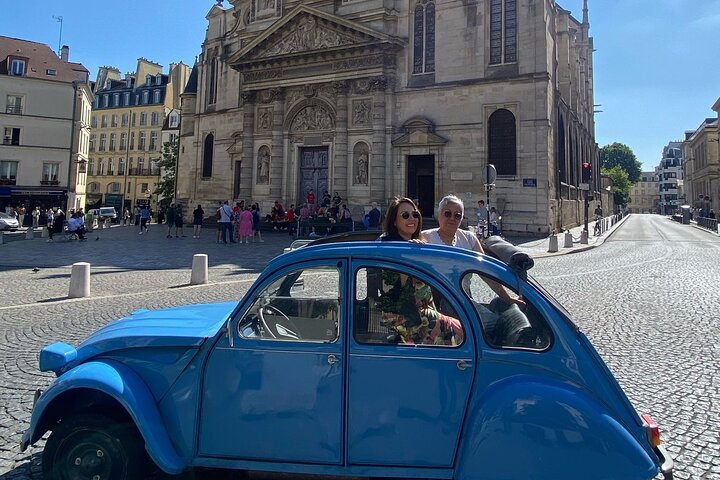 ¡Descubre París con estilo a bordo de un coche clásico francés Vintage!