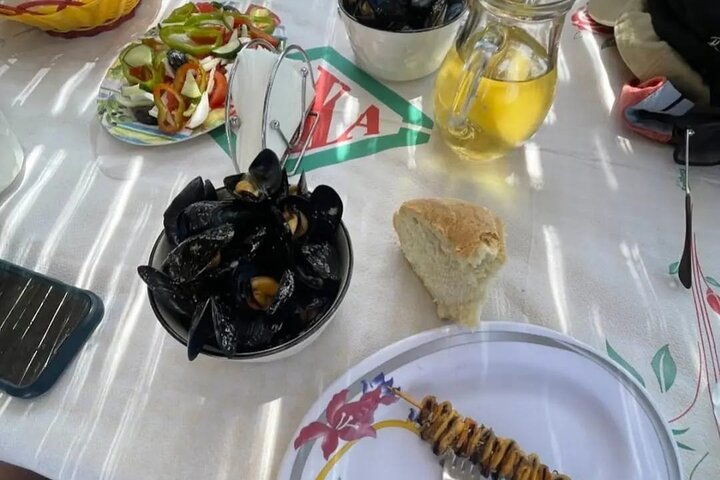 Ksamil: Mussel seiltur med mat og drikke i Albania