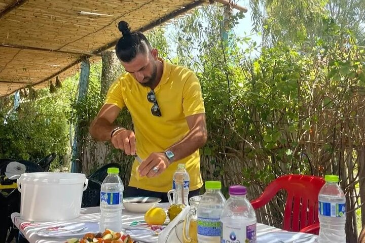 Ksamil: Mussel seiltur med mat og drikke i Albania