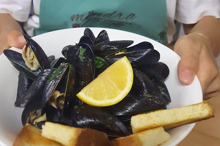 Ksamil: Mussel seiltur med mat og drikke i Albania