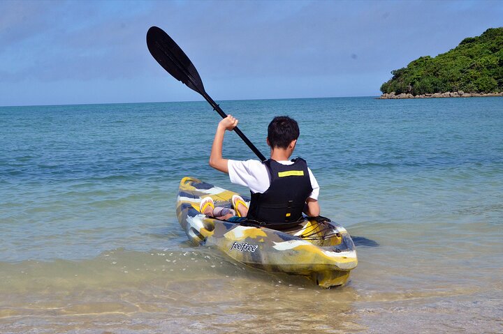 Skjulte strender i Okinawa: Sjøkajakk, snorkling og grill-eventyr