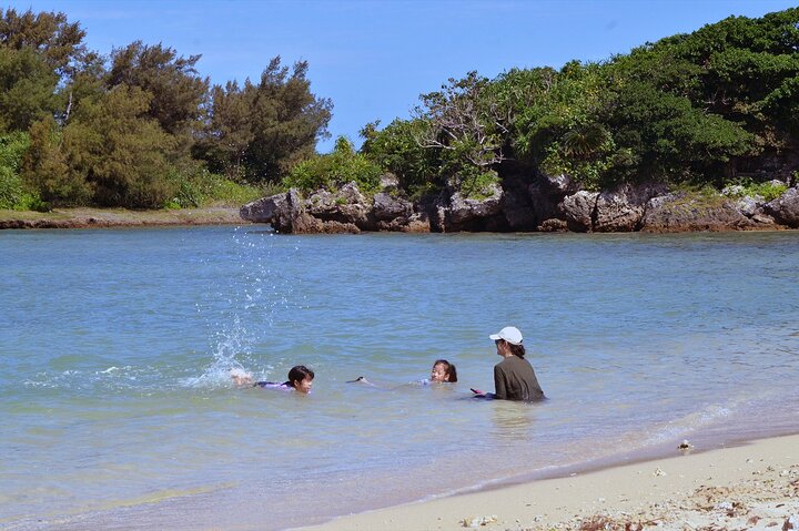 Skjulte strender i Okinawa: Sjøkajakk, snorkling og grill-eventyr