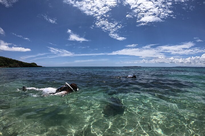 Skjulte strender i Okinawa: Sjøkajakk, snorkling og grill-eventyr