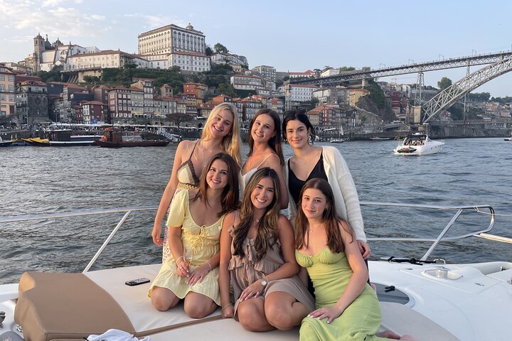 Oporto: Crucero de lujo en yate con vino, aperitivos y 7 puentes.