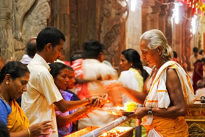Ceremonia nocturna en el templo Madurai Meenakshi Amman