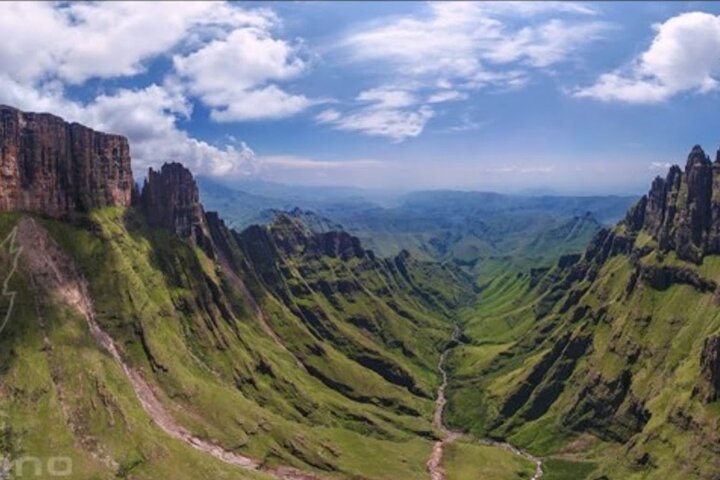Drakensberg Mountains & Nelson Mandela Capture Site Ganztägige Safari