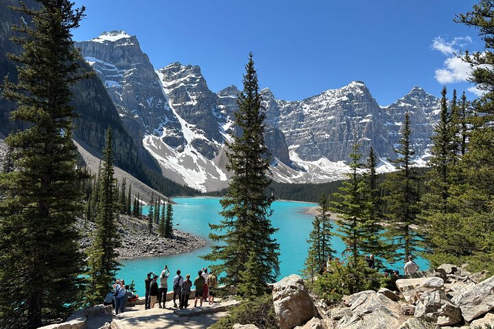Restauranter i nærheten av Moraine Lake & Louise & Banff Day Tour