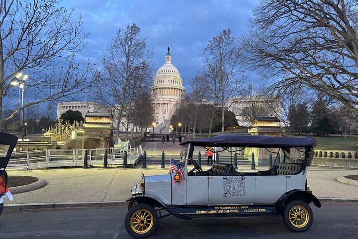 Tour privado a la luz de la luna por Washington D.C. en coche vintage de lujo