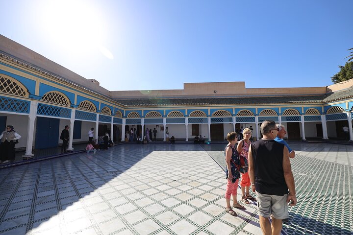 Marrakech : Bahia Palace, Saadian Tombes, Souk & Medina Begeleide Tour