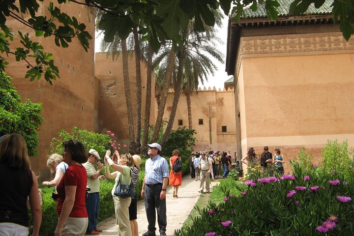 Marrakech : Bahia Palace, Saadian Tombes, Souk & Medina Begeleide Tour