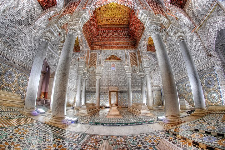 Marrakech : Bahia Palace, Saadian Tombes, Souk & Medina Begeleide Tour