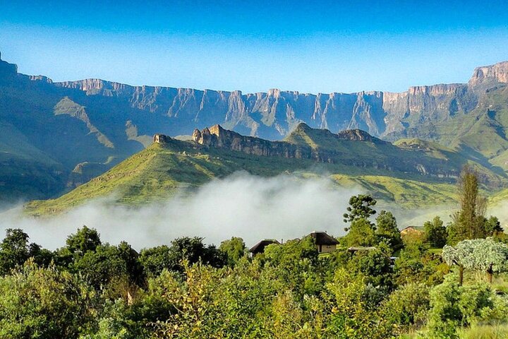 Drakensberg Mountains & Nelson Mandela Capture Site Ganztägige Safari