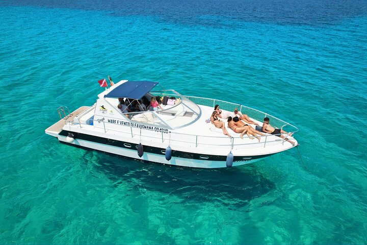 Tour Isole Egadi Favignana Levanzo in Barca con Pranzo da Trapani