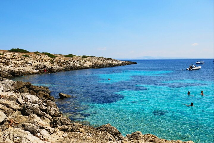 Tour Isole Egadi Favignana Levanzo in Barca con Pranzo da Trapani